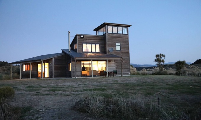 Waikawa Beach House | Idyllic ocean front beach house - Waikawa Beach