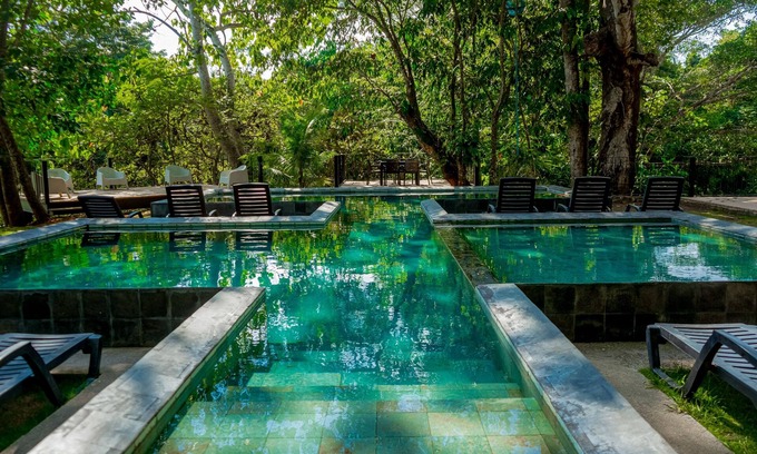 Jaco Apartment | Idyllic rainforest hideaway with turquoise pool & open layout - near the beach