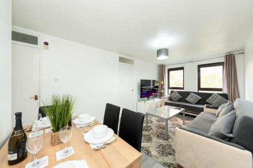 Wanstead Apartment | Idyllic Stylish Apartment with Fast Speed Broadband & Free Parking