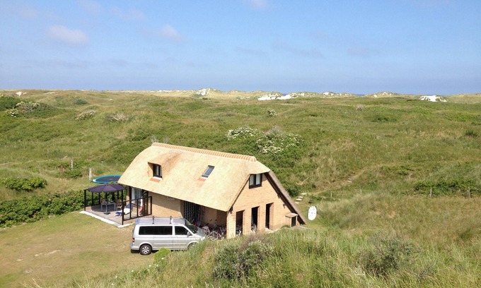 Municipality of Ameland House | Idyllic thatched cottage in close proximity to the beach