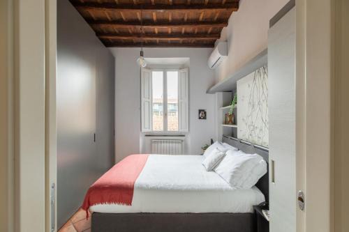 Rione II Trevi Apartment | iFlat Trevi Charm, Elegant & Comfy Roman Escape