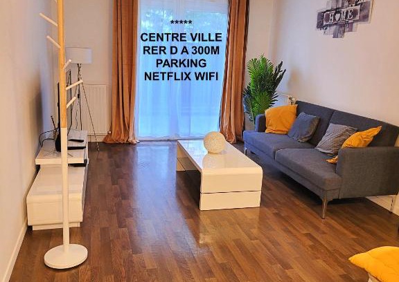 Center Apartment | III Appart 2 Pièces, Neuf 200 m de Gare Parking Netflix Evry Courcouronnes
