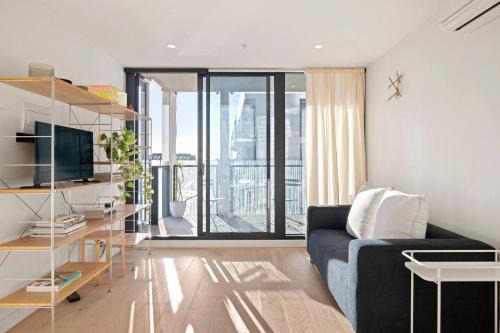 Melbourne Central Business District Apartment | Ikebana Skies - CBD Fringe by Queen Victoria Market