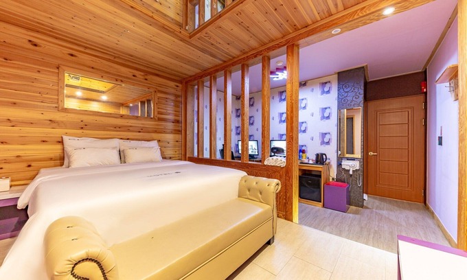 Songman Hotel | Iksan Soo