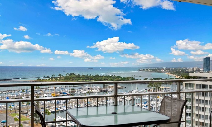 Waikiki Condo | Ilikai 1802 Ocean Views 2 Q Bed,1 Q SofaBed
