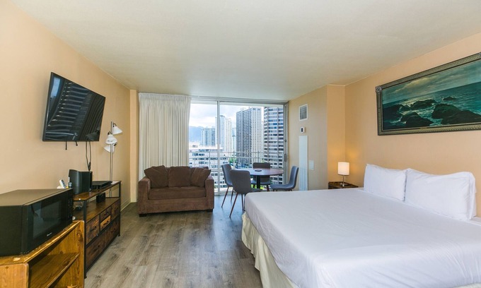 Waikiki Apartment | Ilikai Marina Studio City View Condos with Fully Equipped Kitchens & Free Wifi