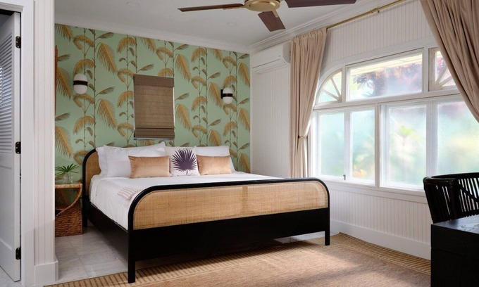 Wailuku Bed & Breakfast | Ilima Suite - Historic Lux charm w Garden Views