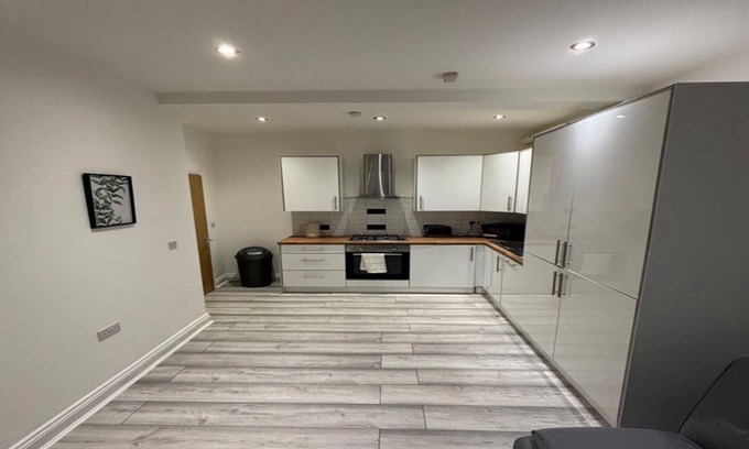 Walton on the Naze Apartment | Immaculate 1-bed Apartment in Walton on the Naze