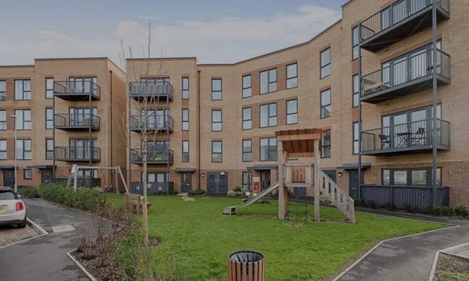 West Thurrock Apartment | Immaculate 2-Bed Apartment in Grays