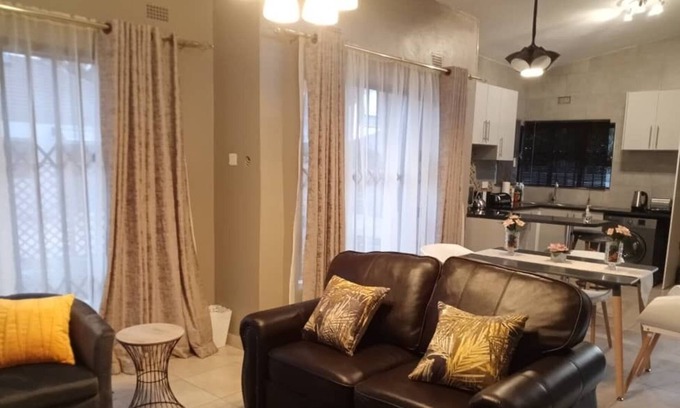 Bulawayo Apartment | Immaculate 3 bedroomed guesthouse in Ilanda - 2041