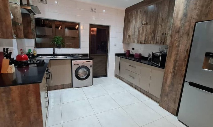 Bulawayo Apartment | Immaculate 3 Bedroomed Guesthouse in Ilanda - 2041