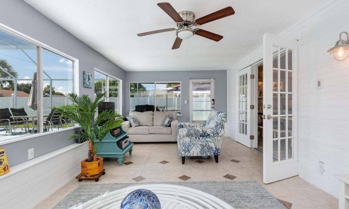Bradenton House | Immaculate 4/2 pool home in Village Green near Anna Maria Island - Southern Exposure
