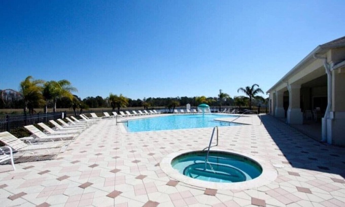 Trafalgar Village House | Immaculate 4 bed /3 bath pool & spa home
