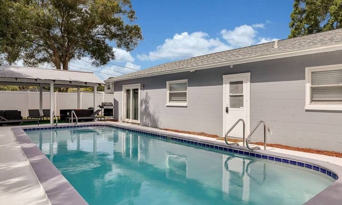 Tampa House | Immaculate & Cozy Entire Heated Pool House