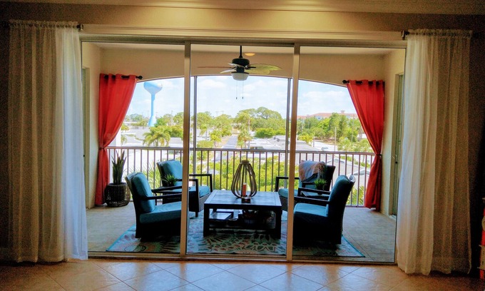 Venice House | Immaculate on Venice Island split 2 Bedroom 2 bath.