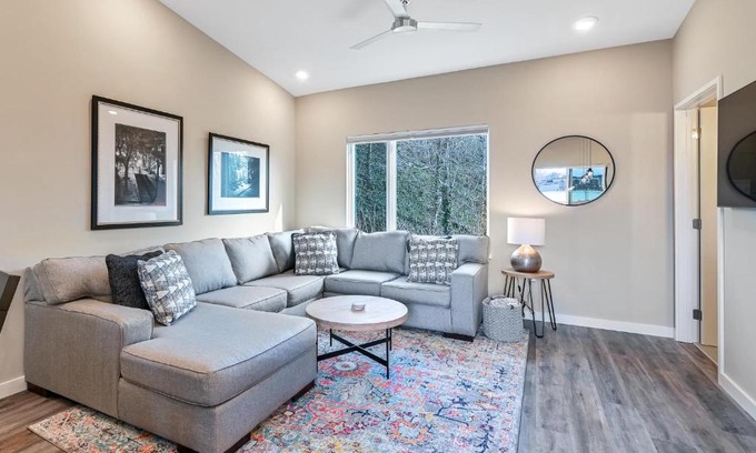 Asheville House | Immaculate South Slope Townhome Unit 96