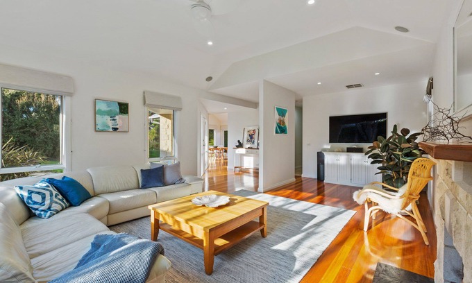 Sorrento House | Immaculate sun drenched Sorrento family holiday home (sleeps 8)