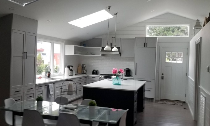 Town of Southampton House | Immaculate Waterfront 2 bedroom! n