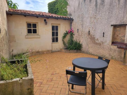 Saint-Jean-d'Angely Apartment | Immeuble Hypercentre