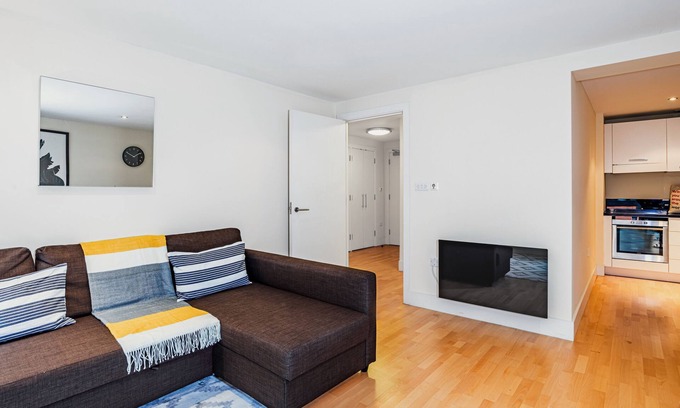 Queenhithe Apartment | Impeccable 1-Bed Apartment in London City