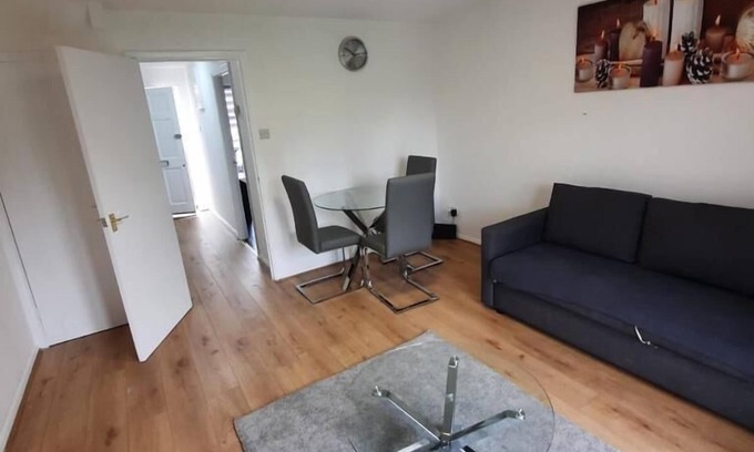 Thamesmead House | Impeccable 2-Bed House in Thamesmead London