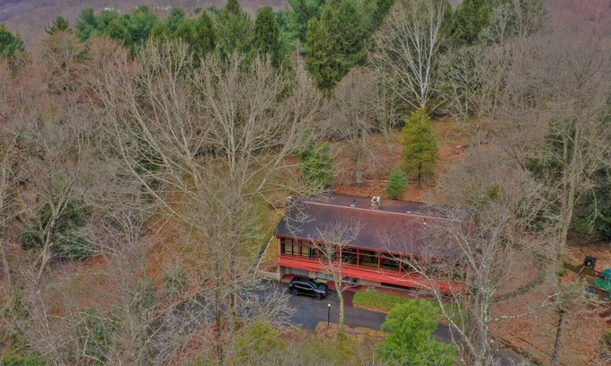 Weirton House | Impeccable 4-Bed House in Weirton