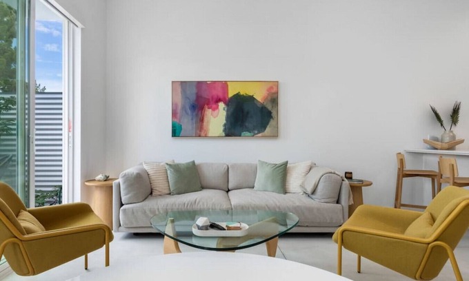 Little Tuscany House | Impeccably Designed 2-story Bauhaus-inspired Home