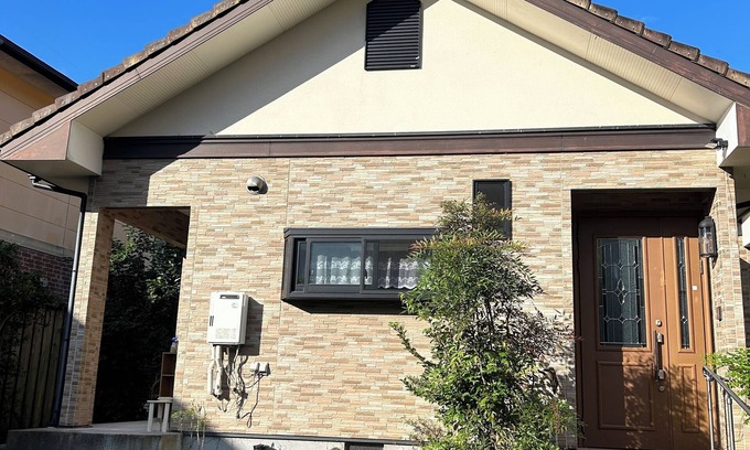 Yufuin Onsen House | In a quiet, green environment, with free parking, your room is in the middle of the ocean, you have your own spacious wooden room, a spacious living room with outdoor seating, and your own private garden with a roast fireplace.