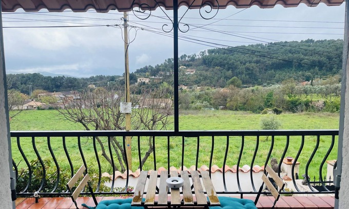 Callas House | In a quiet setting, single-storey house overlooking the lush greenery of the Var.