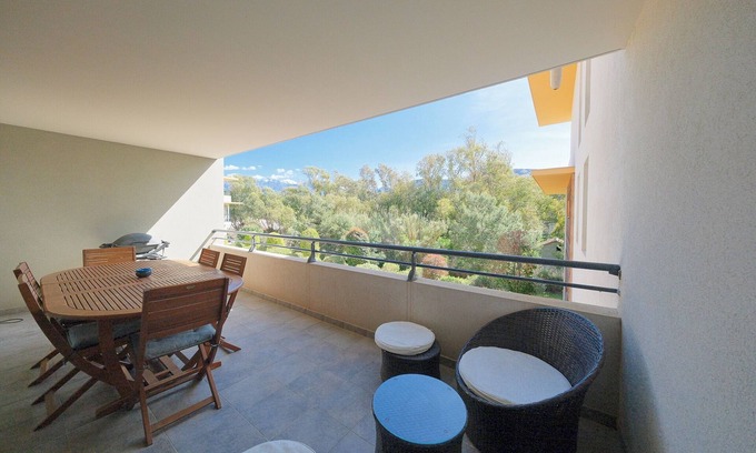Calvi Apartment | In Calvi Super T3 new 70 m2 + Loggia 18 m2 facing south, beach and town center