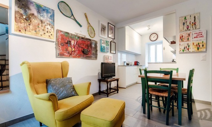 Bissone Apartment | In the characteristic village of Bissone (Casa In Contrada)