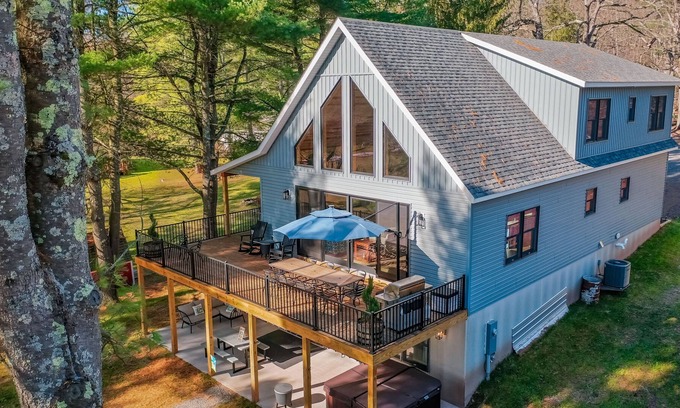 Paradise Point House | In the Groove: Level Lakefront with Private Dock and Hot Tub