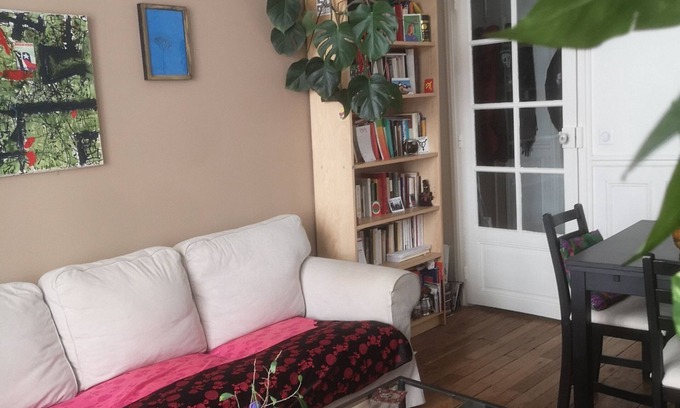 Saint-Fargeau Apartment | In the heart of a lively district, Wi-Fi, shops, parks and transport nearby.