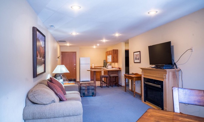 Leavenworth Apartment | In the heart of downtown - Front Street - Leavenworth's main shopping/dining street