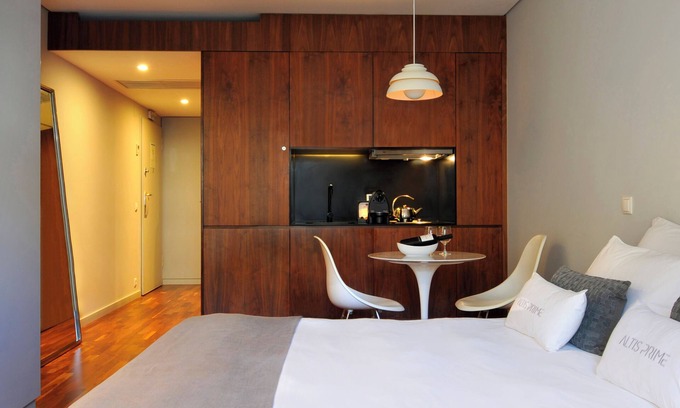 Santo Antonio Hotel | In the Heart of Lisbon, Full Kitchen, Rooftop Sundeck, Onsite Jacuzzi!