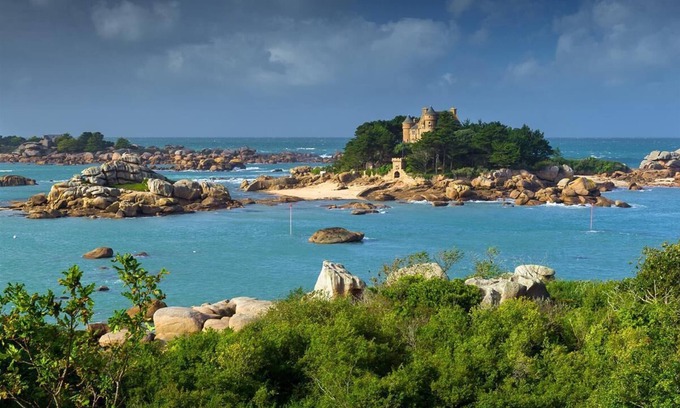 Perros-Guirec House | In the heart of the pink granite coast