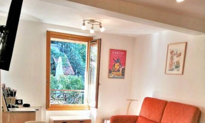 Annecy Old Town Apartment | In the heart of the old town near the castle quiet with private parking