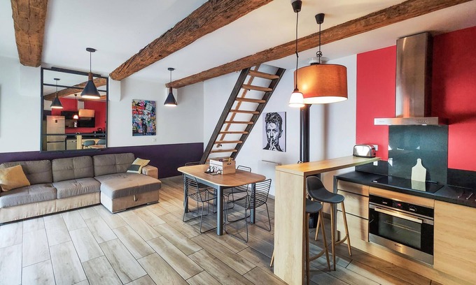 Capestang House | In the heart of the village of Capestang, this modern and comfortable vacation home welcomes you.
