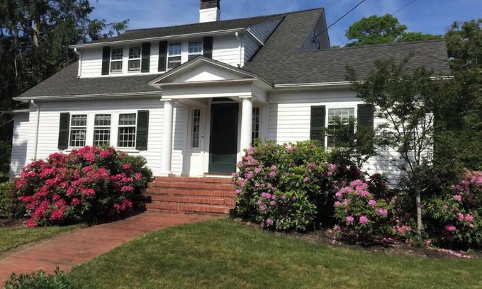 Vineyard Haven House | In Town Historic Captain's house