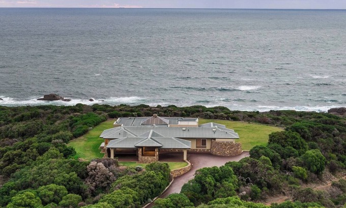 Gracetown House | Incognito An Exclusive Oceanfront Estate