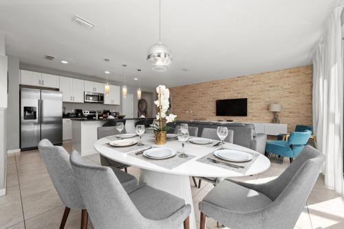 Kissimmee House | Incredible 4BD home with Pool and BBQ near Disney