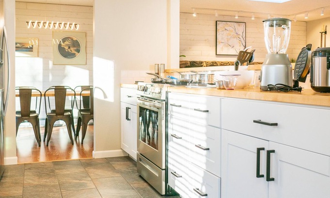 Anchorage House | Incredible Cinema, Warm Sauna, Relaxing King Beds!