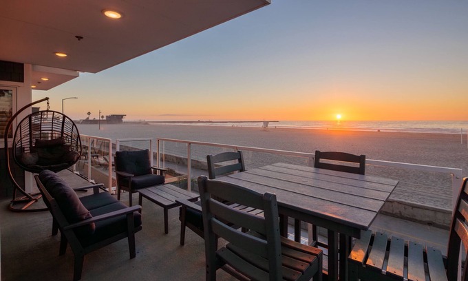 South Mission Beach Condo | Incredible Oceanfront Living w/AC, 2 Car Parking, Large Oceanview Deck