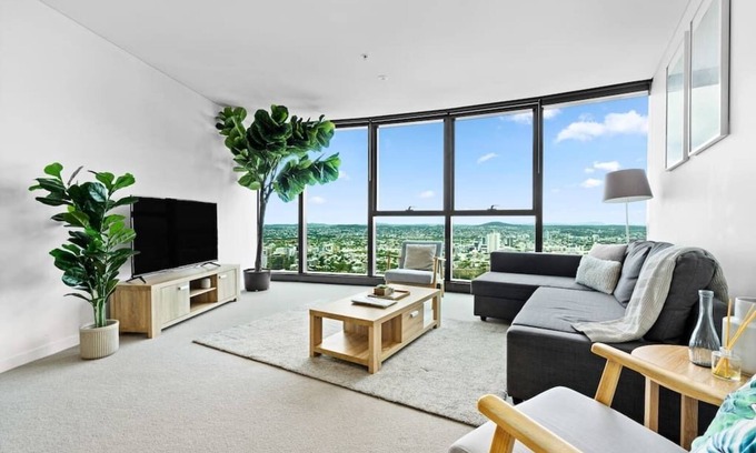 Brisbane Central Business District Apartment | Incredible Prestige at Skytower 2B/2B Water Views