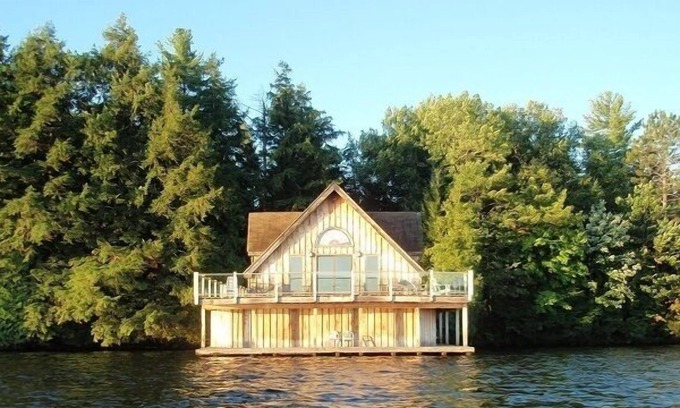 Torrance Cottage | Incredible sunrises and sunsets relaxing above the water of Bala Bay
