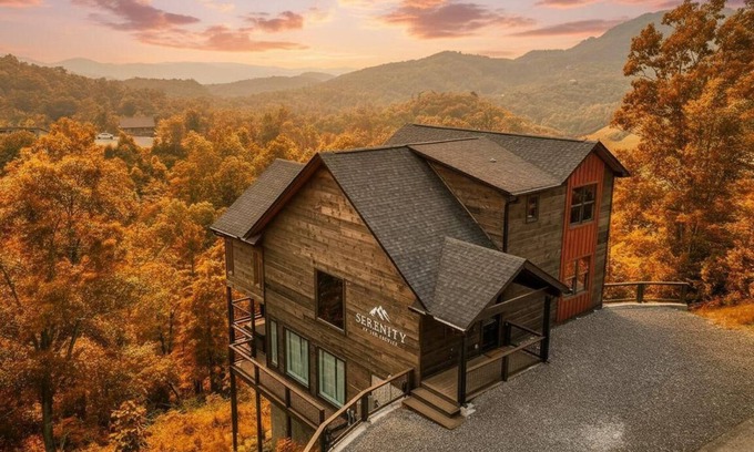 Wears Valley Cabin | Incredible Sunsets | Heated Pool | Designed 4 FUN