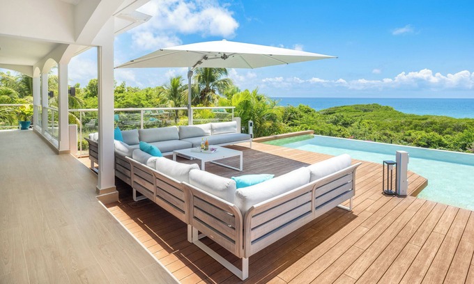 Le Gosier Villa | Incredible villa with sea view, beach 2mins away, infinity pool, 10 people