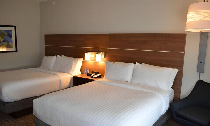 University Place House | Incredibly Cozy Suite for Groups!Free Breakfast