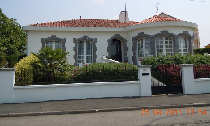 La Roche-sur-Yon Apartment | Independent apartment in pretty house well located in Roche s / Yon and in Vendée