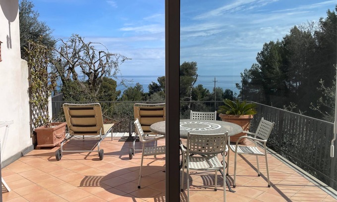 Diano Marina House | Independent apartment with large terrace facing the sea